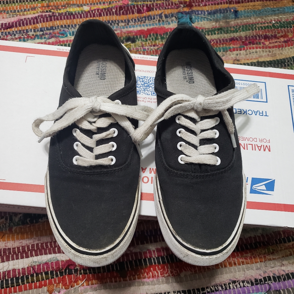 Mossimo Basic Black Sneaker Size 7